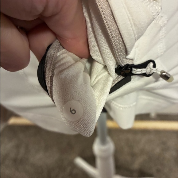 Lululemon Run: Layer Me Long Sleeve Size 6 Exercise Stretch Minimalist Pocket - Picture 9 of 10